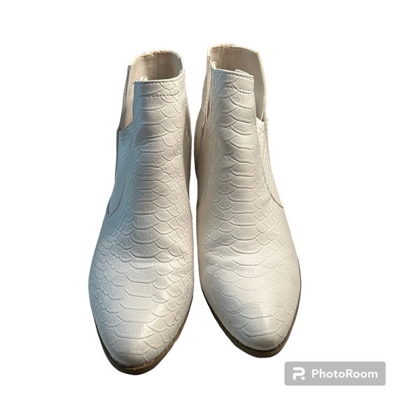 White Snakeskin Ankle Booties with Pointed Toe | Size 9 - Picture 3 of 9